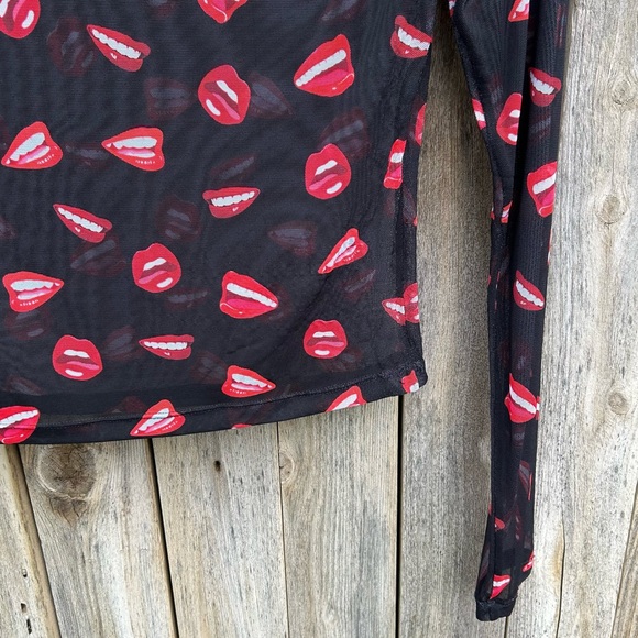 NWT Alice + Olivia Delaina Mouth Print Mesh Top Lip Sync Black XS - Picture 14 of 16